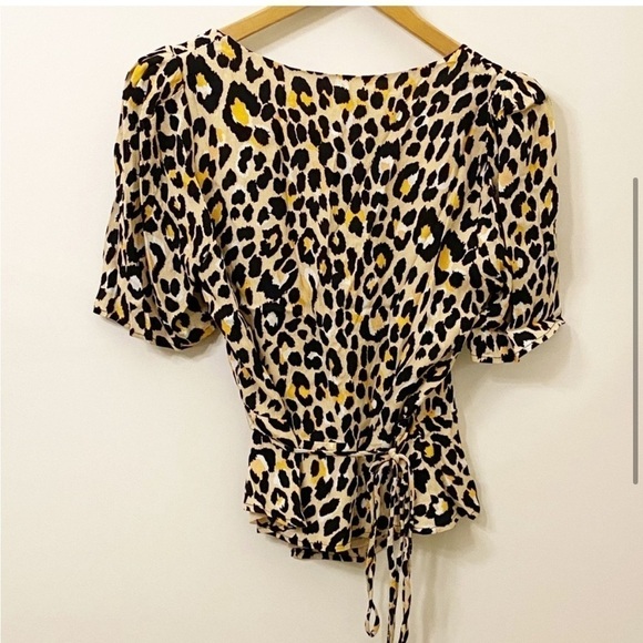 Leopard wraparound top - Picture 2 of 7